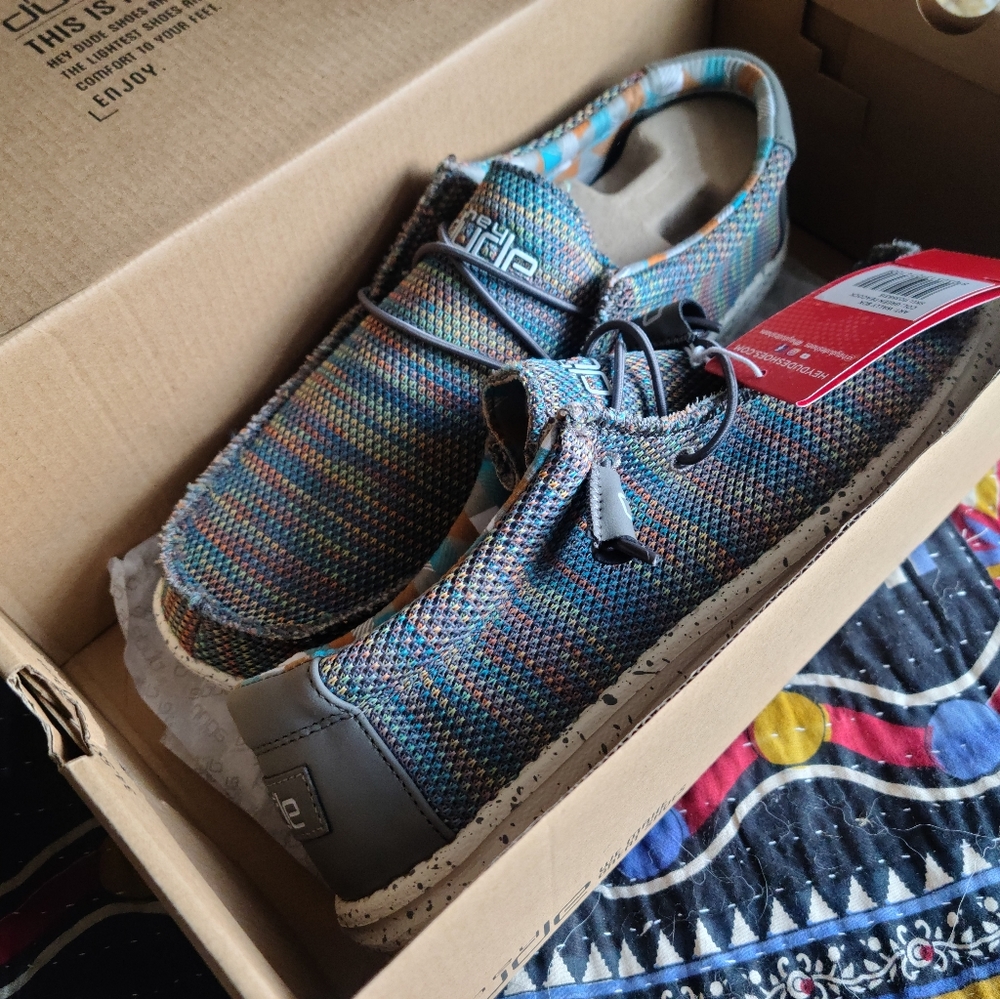 HEY DUDES NWT MENS SIZE 9 WALLY SOX GREEN PEACOCK